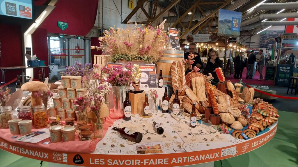 Créations des membres de L'excellence artisanale sur la table de lucullus